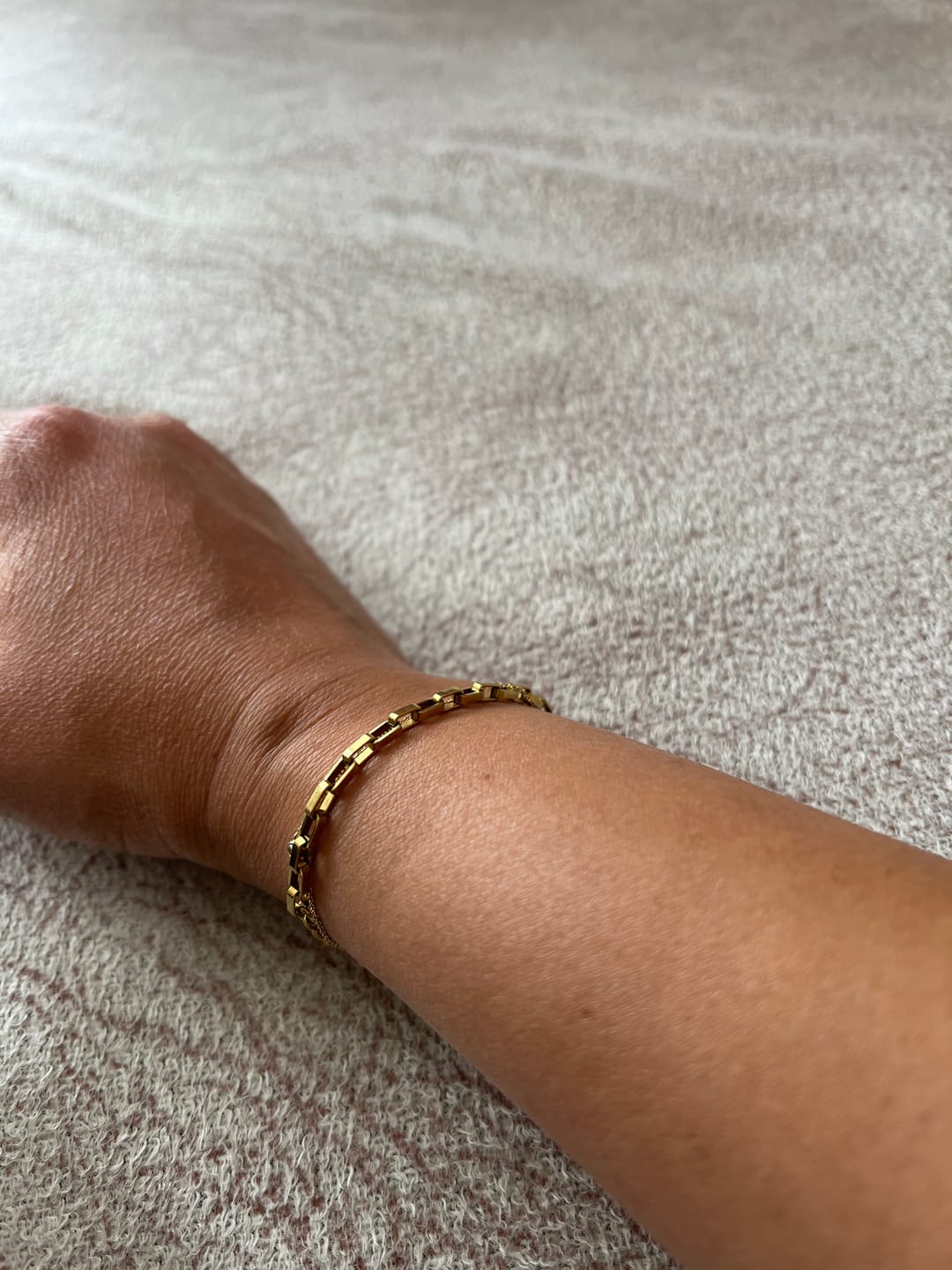 Customer photo review of Aura Chain Gold Bracelet