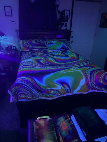 Customer photo review of Psychedelic Gradient Print Quilt Bed Set