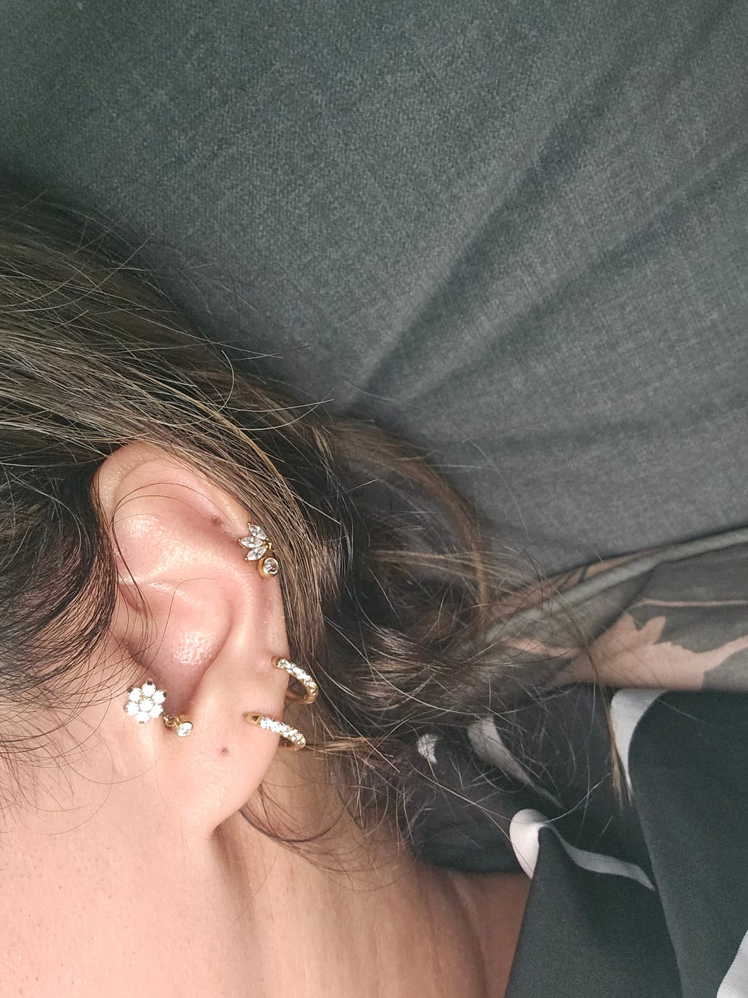 Customer photo review of Cataleya 2 Piercing | 18K vergoldet
