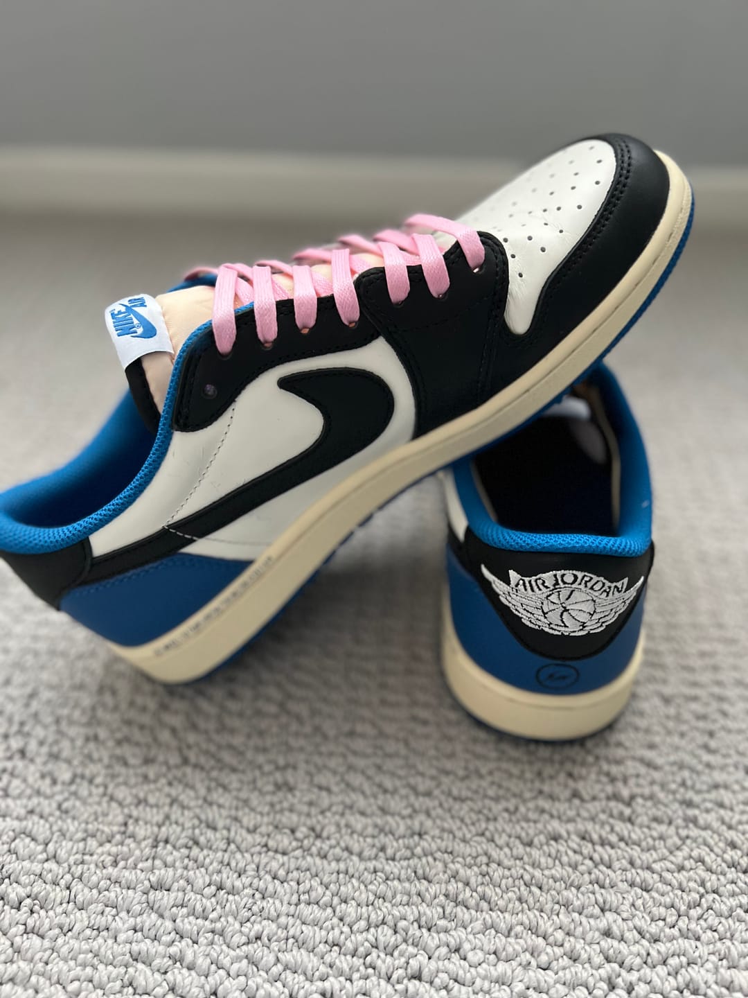 Derrick review of Travis Scott AJ1 Low x Fragment ‘Military Blue’ photo 2 out of 3