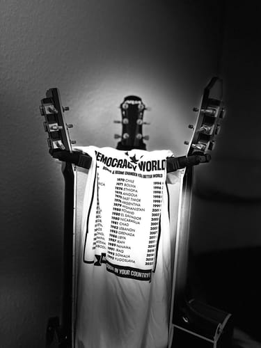 Customer photo review of ORGANIC SHIRT BUBEN • US DEMOCRACY WORLD TOUR - WEISS