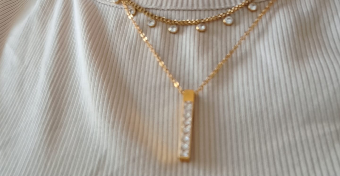 Customer photo review of Zircon Bar Halskette | 18K vergoldet