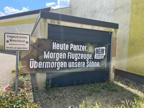 Customer photo review of BANNER / PVC-PLANE extralang 3m x 1m • HEUTE PANZER, ÜBERMORGEN UNSERE SÖHNE