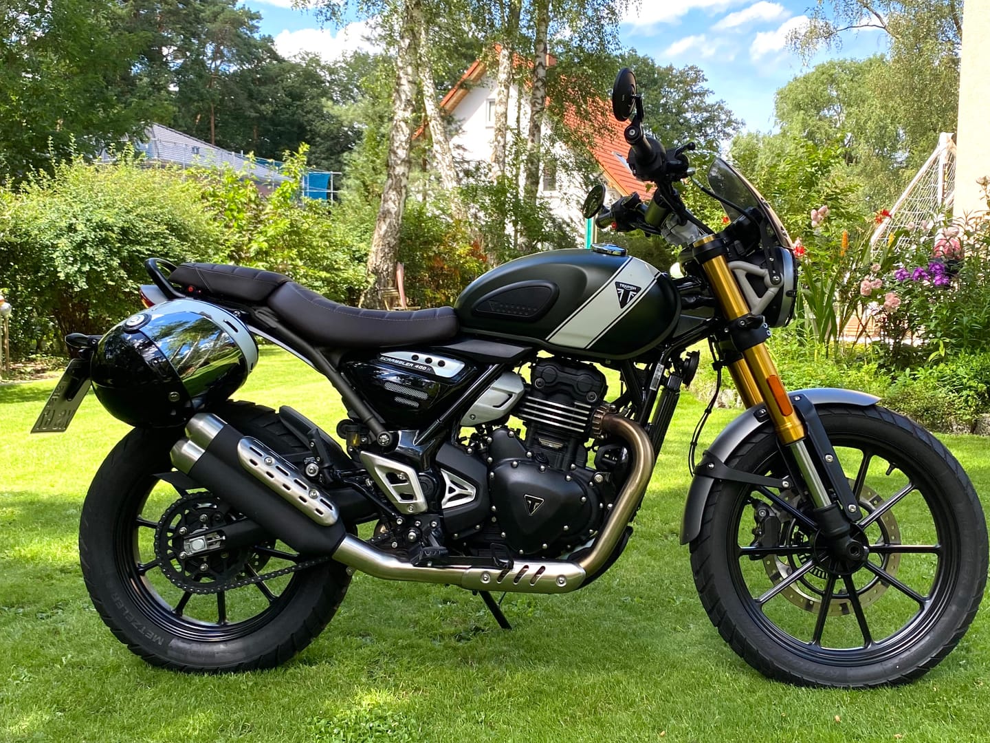 Customer photo review of Triumph Speed 400 & Scrambler 400 Helmet Hook (lock)
