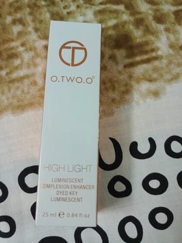 Customer photo review of O.TWO.O ROSE GOLD LIQUID HIGHLIGHTER
