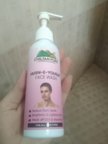 Customer photo review of Husn-e-Yousuf Face Wash -Exfoliates Skin, Reduce Dark Spots, Wash off Dirt & Impurities