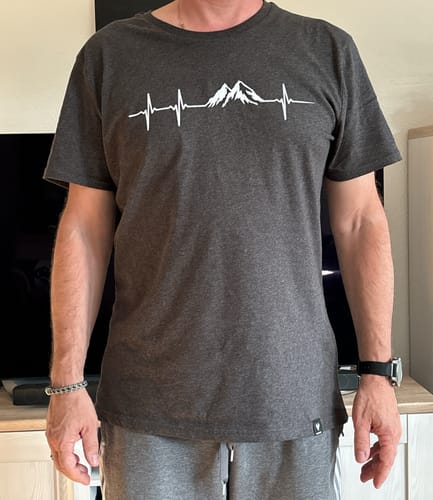 Customer photo review of Herzschlag Berge - Unisex Premium Organic Shirt