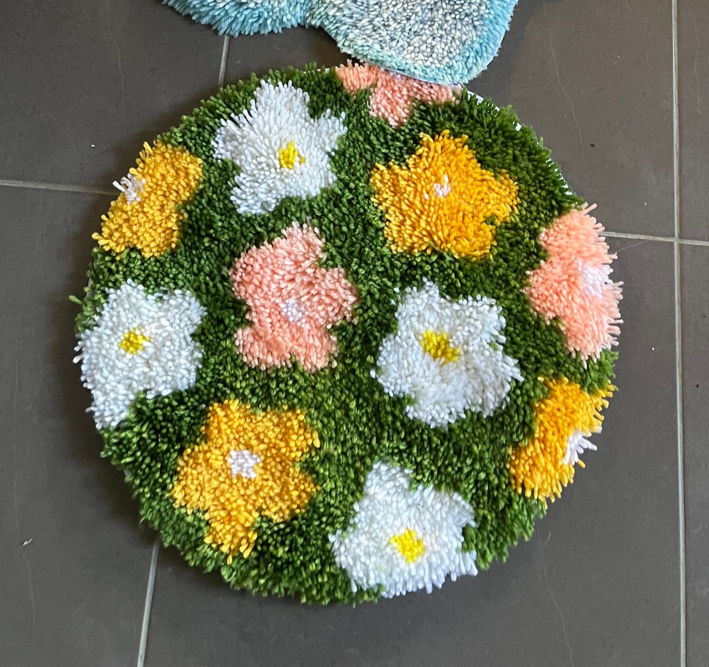 Customer photo review of FLOWER BOMB - GREEN Rug Making Kit
