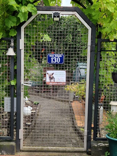 Customer photo review of Hunde Garten-Schild personalisiert mit Foto & Text (UV- und wetterfest)