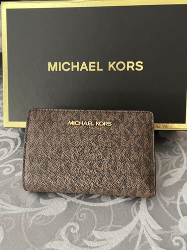 Customer photo review of Medium Signature Logo Wallet (BROWN)
