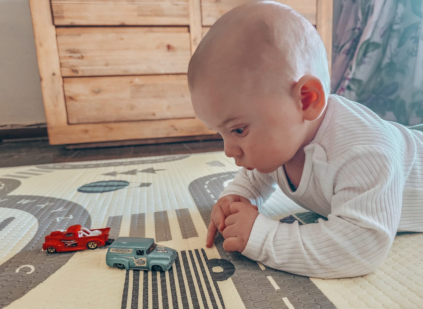 Customer photo review of Grey Brush stroke and car track (Medium size)