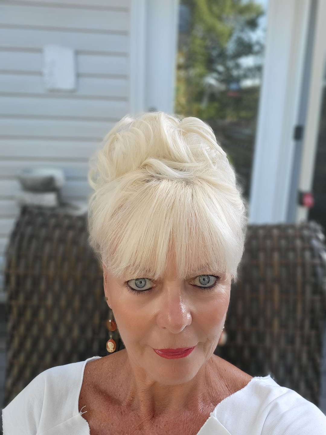 Customer photo review of Apexhairs Messy Bun Hair Piece