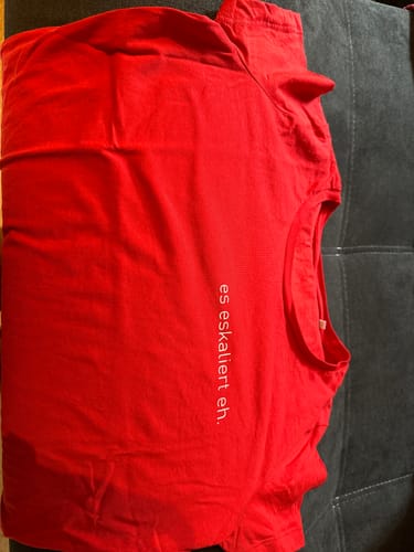 Customer photo review of es eskaliert eh - Damenshirt