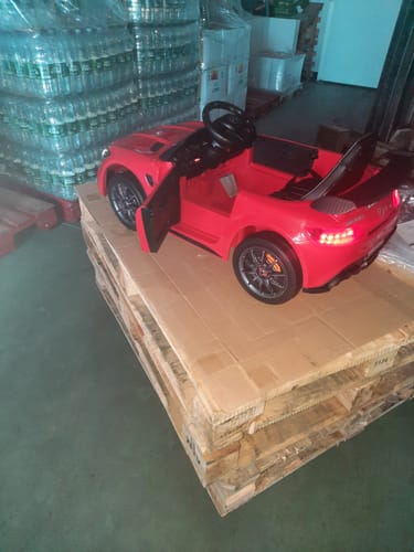Reseña con foto de un cliente sobre Carro Elétrico para Criança MERCEDES GTR MINI 12v Vermelho c/ RODAS DE BORRACHA & ASSENTO EM PELE