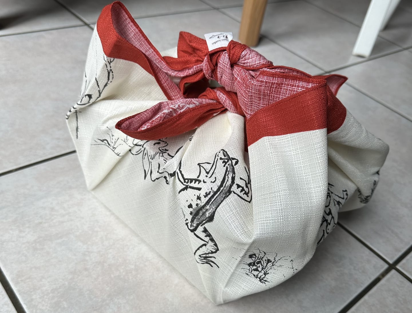 Customer photo review of Furoshiki Chôjûgiga (rouge, 68 cm)
