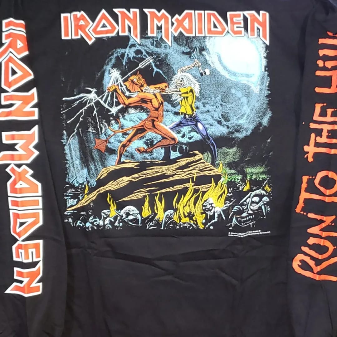 Customer photo review of Iron Maiden - Run To The Hills - Longsleeve Shirt