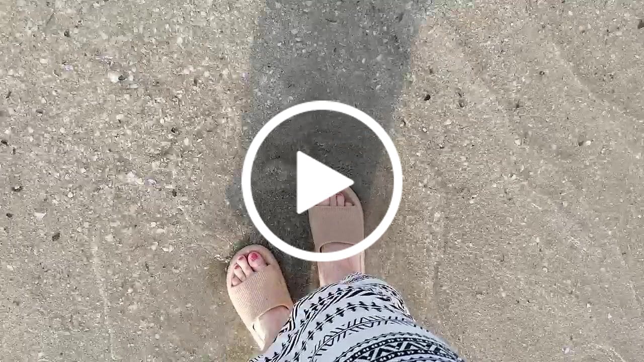 Customer video review of HappyFlops Original