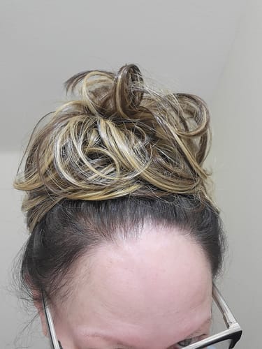 Customer photo review of JuvaBun Messy Bun 2.0 - Luxe Volume for Thinning Hair