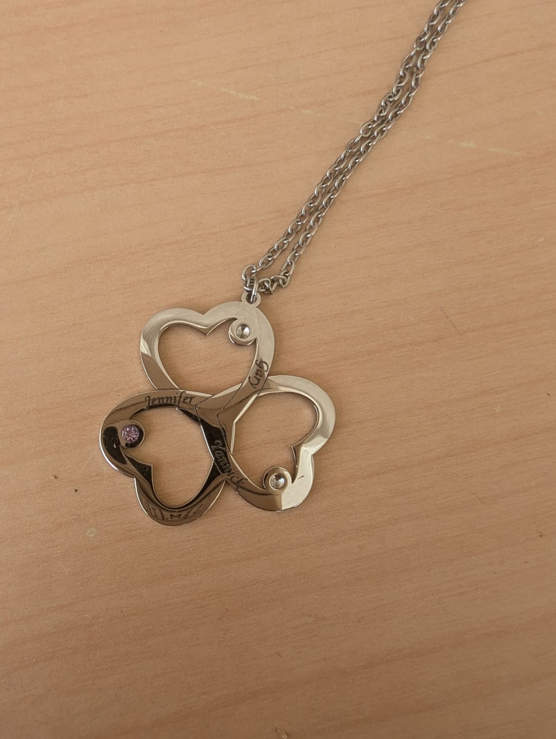 Customer photo review of Collier Prénoms Tri-Coeur Personnalisés et Pierre de Naissance