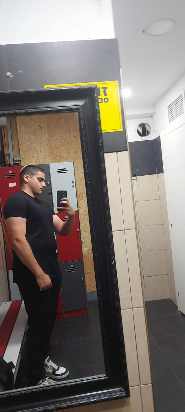 Customer photo review of החולצה המבליטה בצבעים