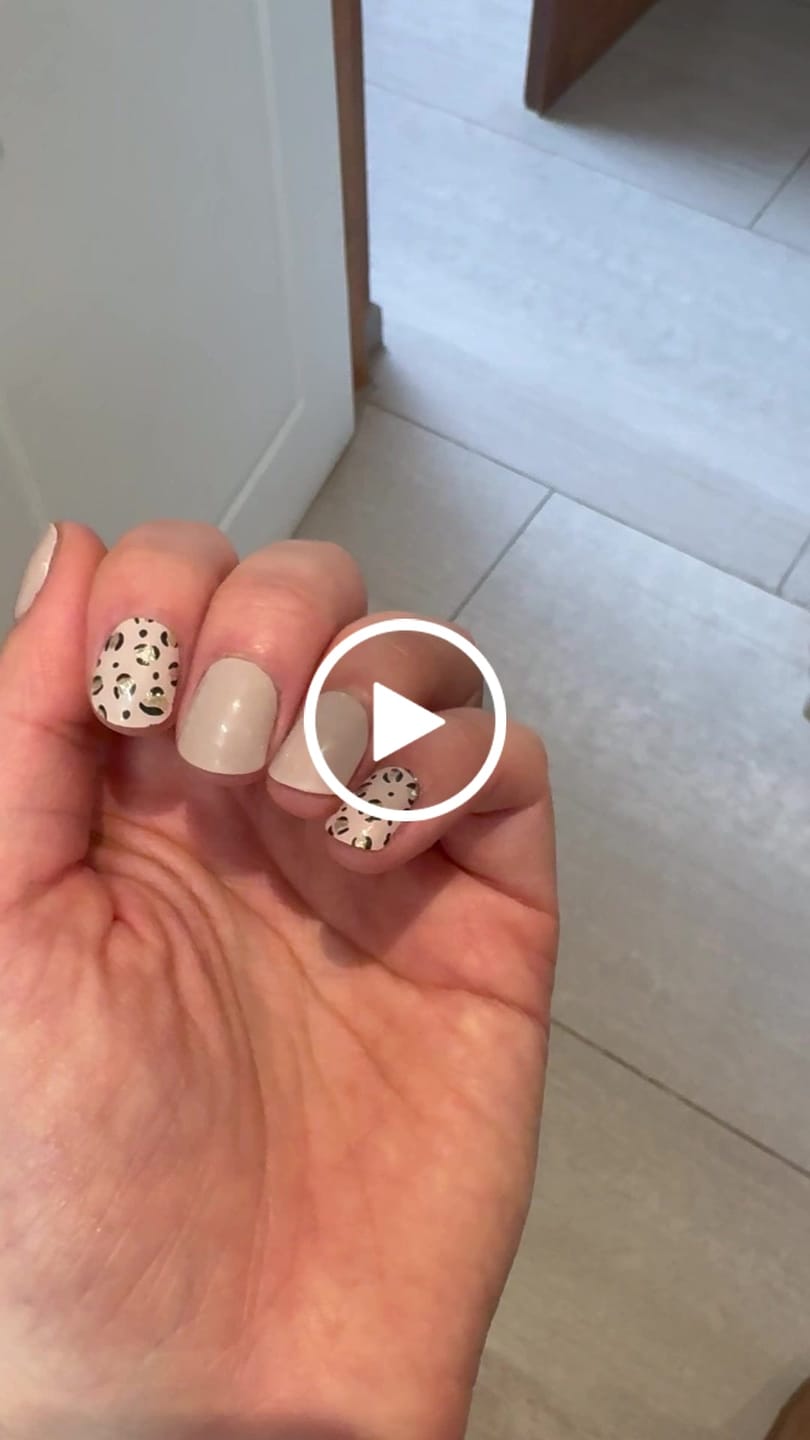 Customer video review of Animal Print Beige  | Stickers de Gel