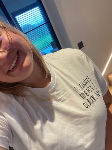 Customer photo review of Time for a Glaserl Wein - Premium Shirt