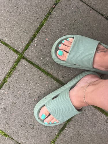 Customer photo review of HappyFlops Original