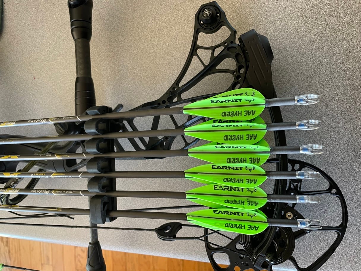 Customer photo review of Earn It - Hybrid 26 Arrow Fletchings
