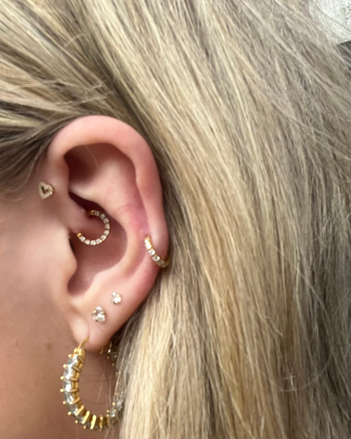 Customer photo review of Bright Heart Ohrstecker | 18K vergoldet