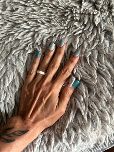 Customer photo review of GC8 Electric Blue Glow Dip Powder