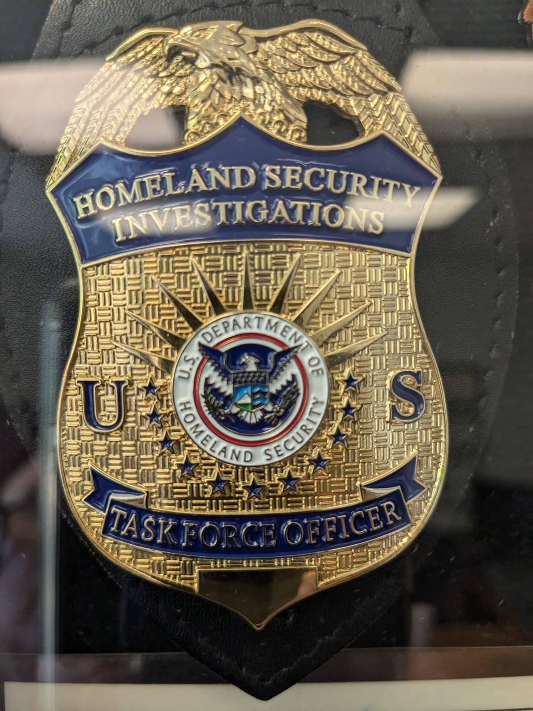 Customer photo review of US HSI TFO Task Force Officer Badge Homeland Security Investigations Replica Movie Props Gold