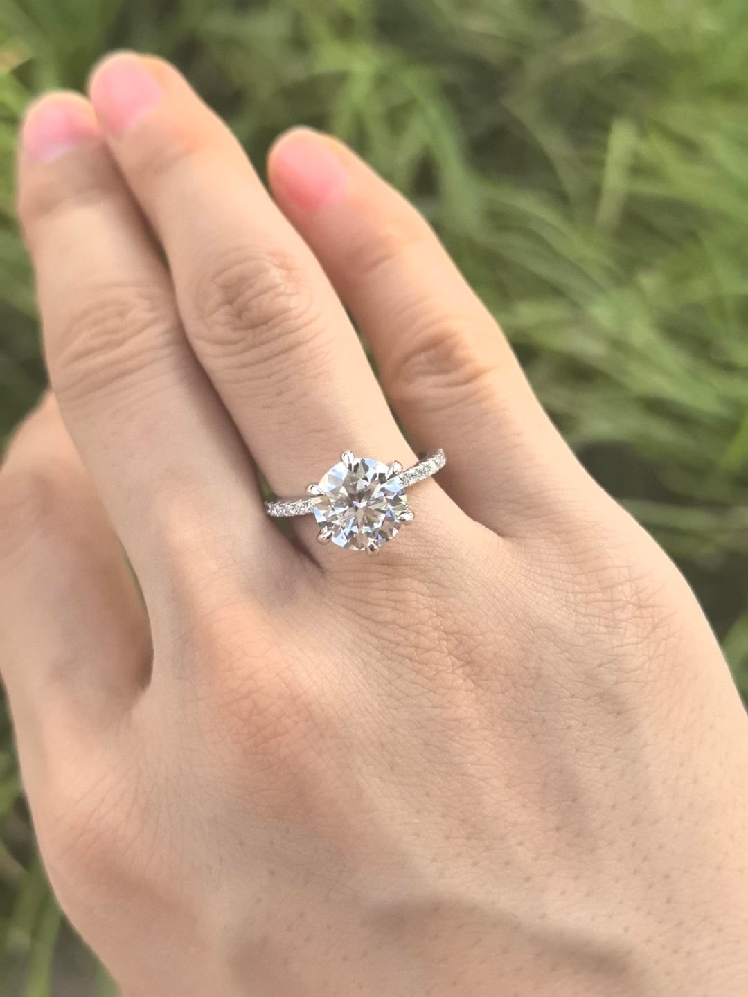 Customer photo review of Rodiffy Moissanite 2.0 Ct ～4.0 Ct Round Cut 6 Prong Promise Rings For Women