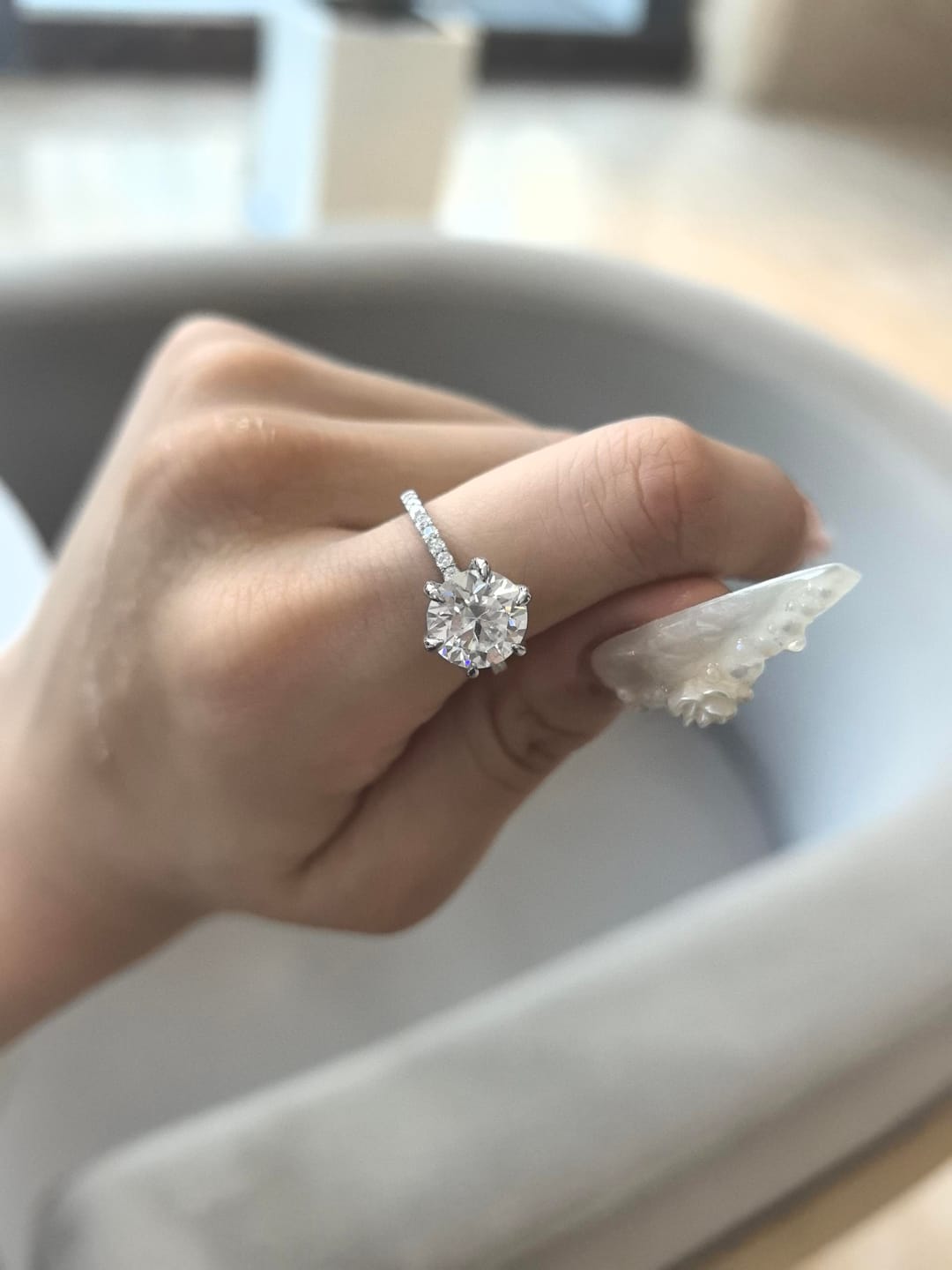 Customer photo review of Rodiffy Moissanite 2.0 Ct ～4.0 Ct Round Cut 6 Prong Promise Rings For Women