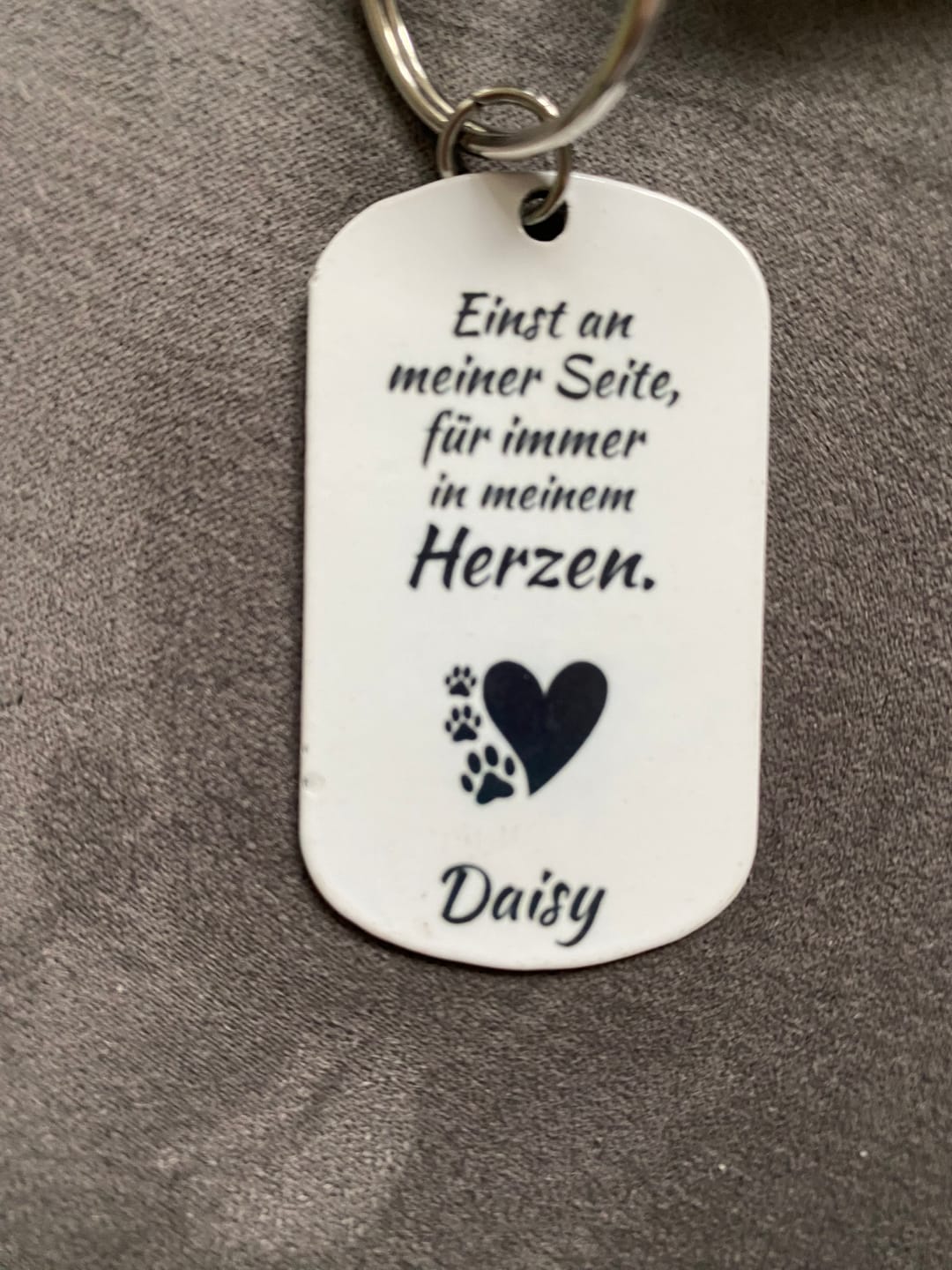 Customer photo review of Für immer im Herzen - Individueller Dog Tag Schlüsselanhänger