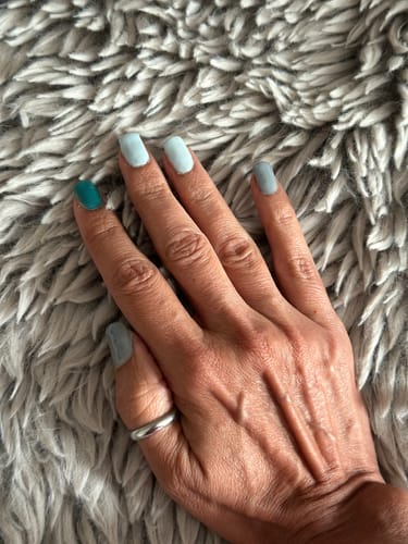 Customer photo review of D333 Ice Blue Crème Dip Powder