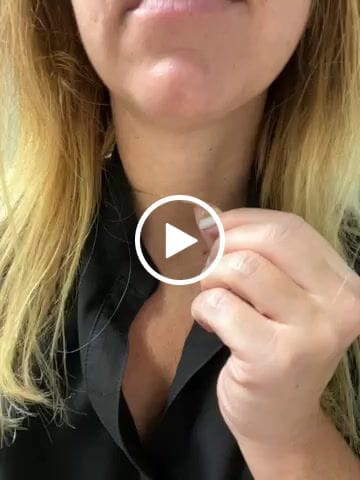 Customer video review of Personalized Birth Flower Disk Necklace