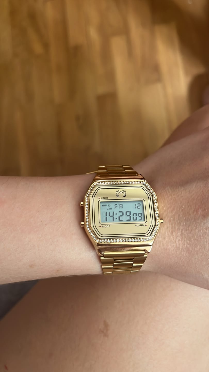 Customer photo review of Reloj Digital Vintage Brillo ~ Oro