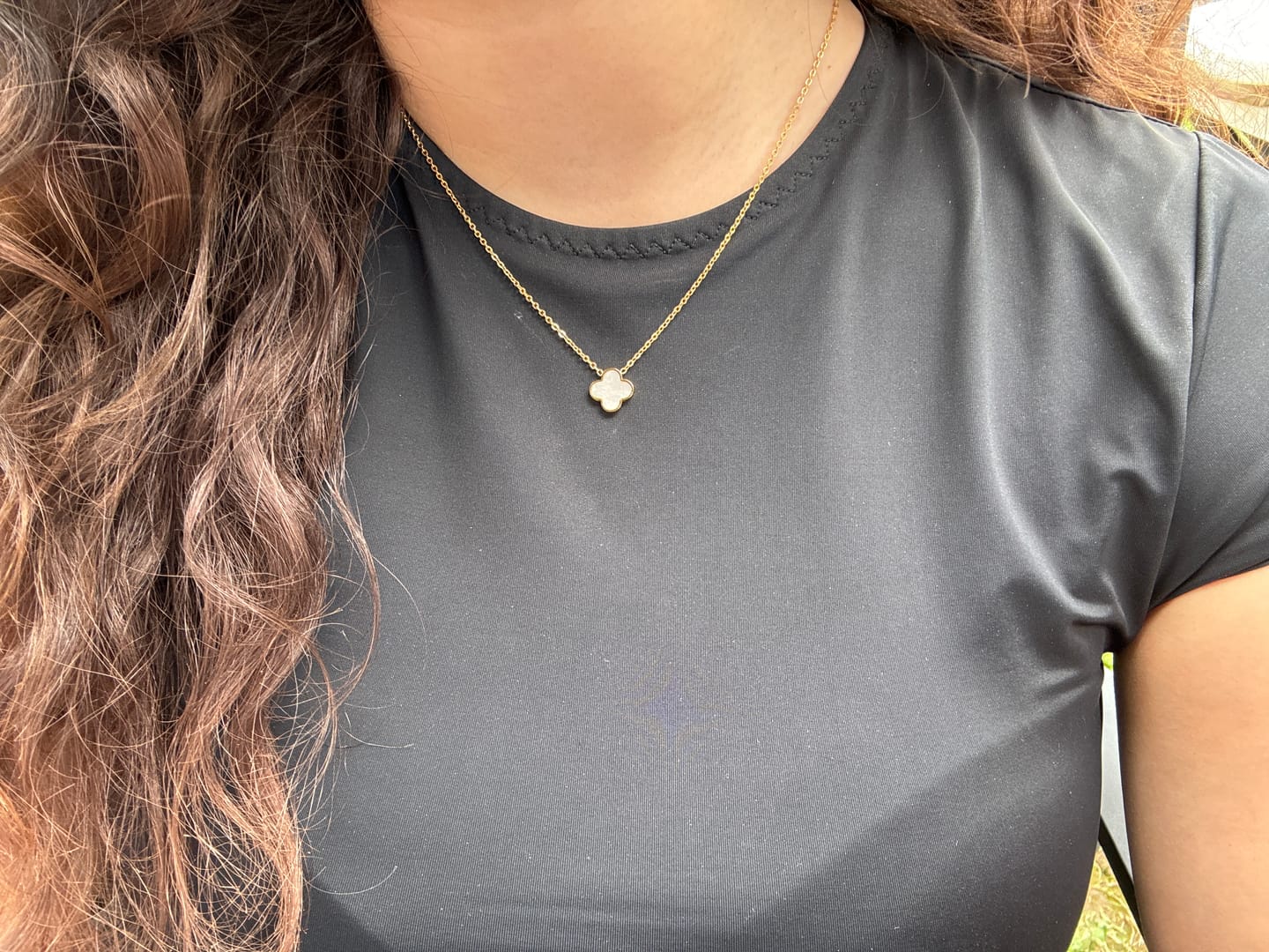 Customer photo review of Clover Perlmutt Kette | 18K vergoldet