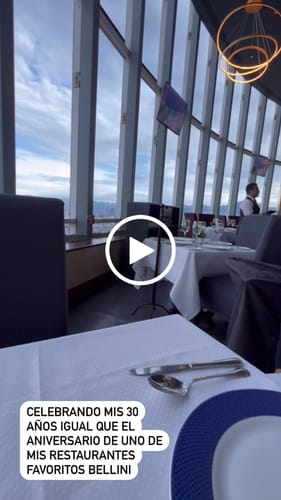 Customer video review of Menú Golden