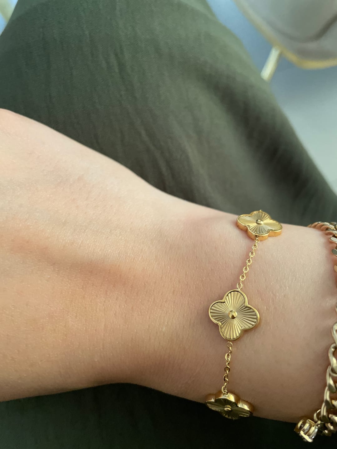Customer photo review of Shine Clover Armband | 18K vergoldet