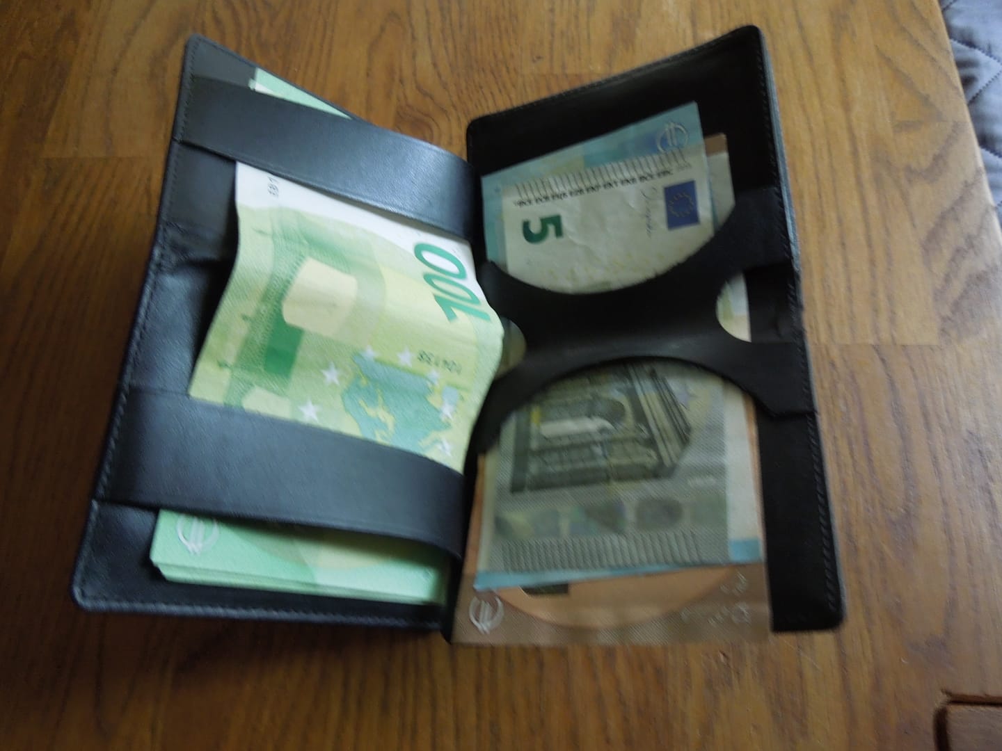 Customer photo review of Flapstar Magic Wallet with coin pocket