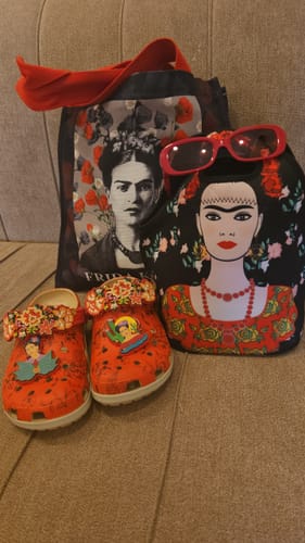 Customer photo review of Frida Kahlo And Pink Flower Print Neoprene Lunch Bag