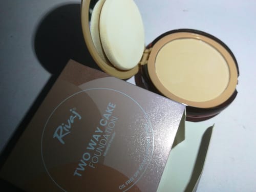 Customer photo review of Fantasy Two Way Cake Foundation Powder