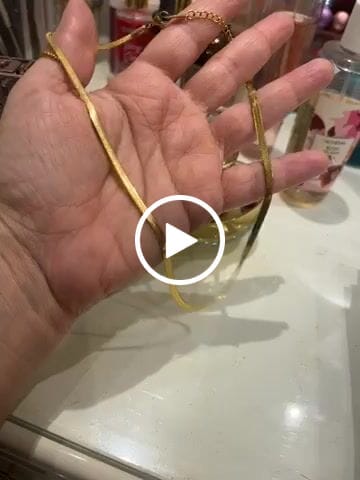 Customer video review of Colar Malha Snake Dourado Banhado em Ouro 18K