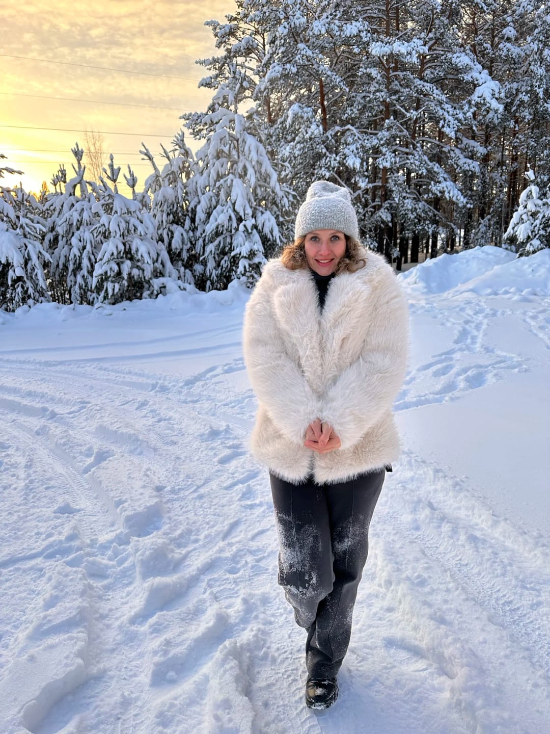 Customer photo review of ZOE LONG LENGTH BRIDE AND EVERYDAY LUXE FAUX FUR JACKET in WHITE, BEIGE, BLACK, GREY & CHOCOLATE