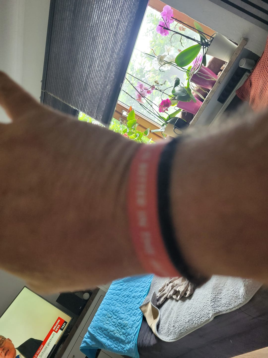 Customer photo review of Life is better in the Alps - Elastisches Armband