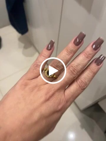 Customer video review of Anel Giratório Numeral Romanos Banhado em Ouro 18K
