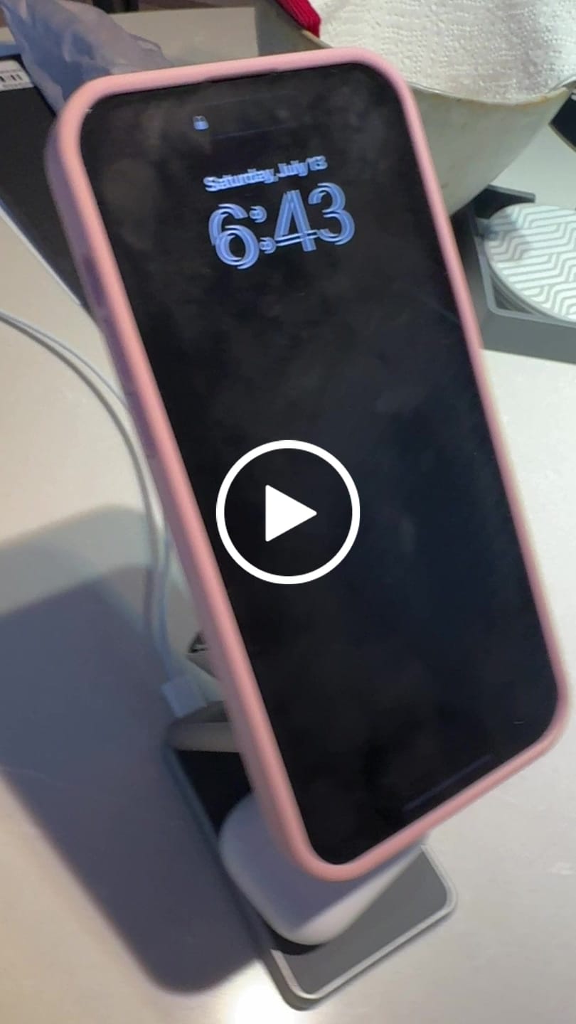 Customer video review of MagFold Pro Qi2