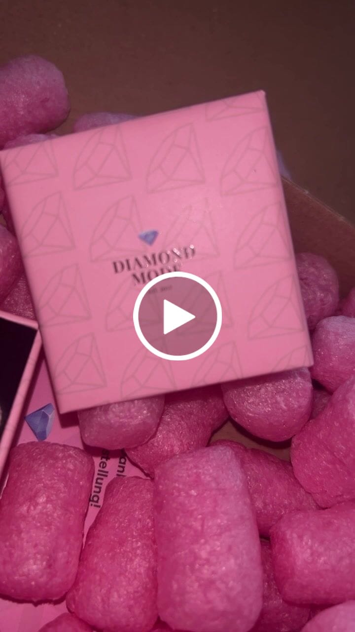 Customer video review of Heart Deluxe Creolen | 18K vergoldet