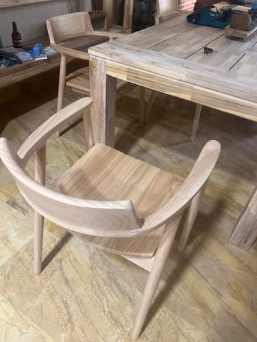 Customer photo review of Lot de 2 chaises en bois massif avec accoudoirs coloris naturel